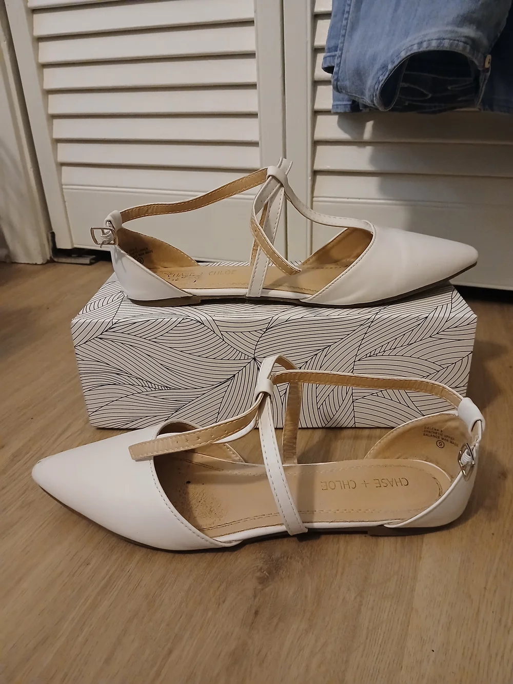 Chase + Chloe Women's White Pointed T-Strap Flats - Picture 2 of 5
